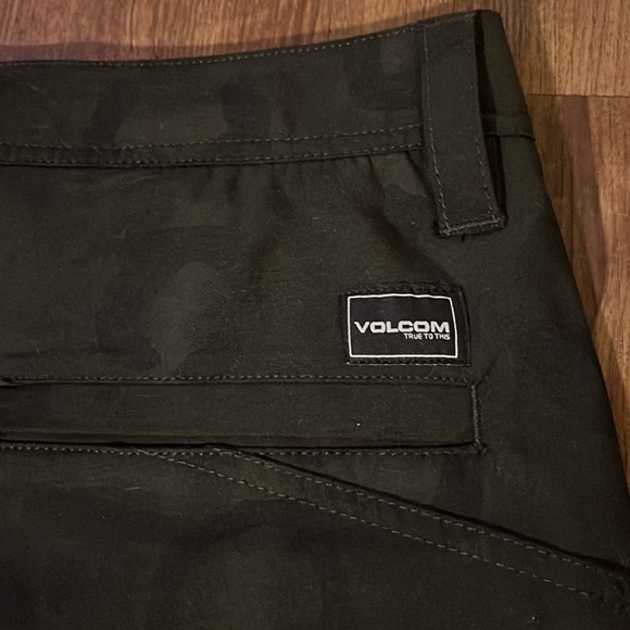 NWT Men Volcom “Mix Frickn Cross Shred 20” Hybrid Cheetah Spotted Shorts 36”x20” - Picture 6 of 7